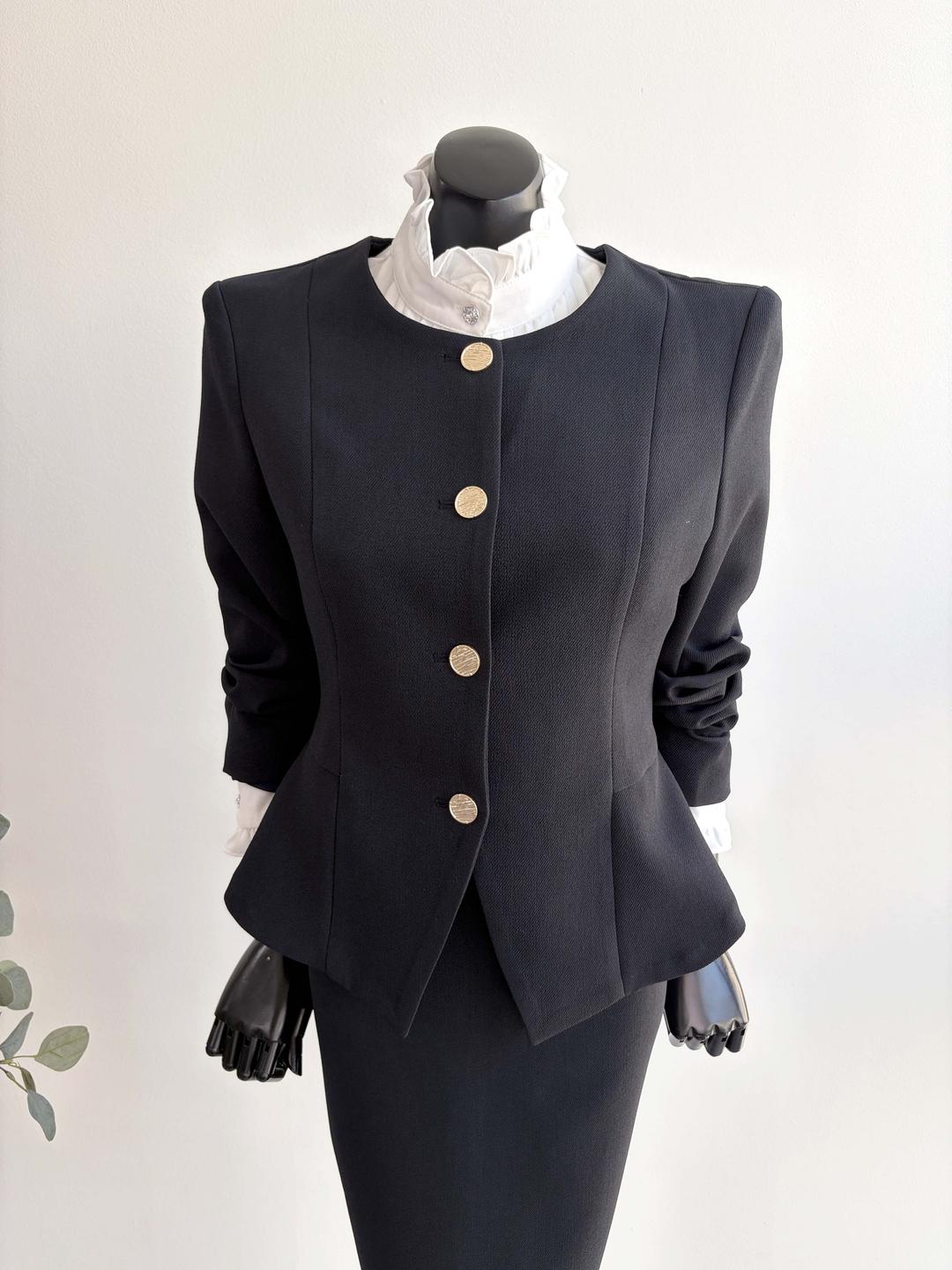 비바 [국내생산] 라운드넥 금장단추 A라인 플레어자켓 26S