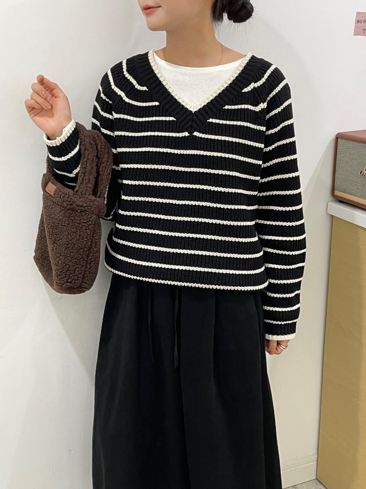 매트 니트 브이넥 단가라 스트라이프 도톰 겨울니트