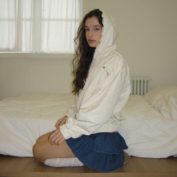 DOT PENDANT FRILL HOODIE WIND JUMPER IVORY