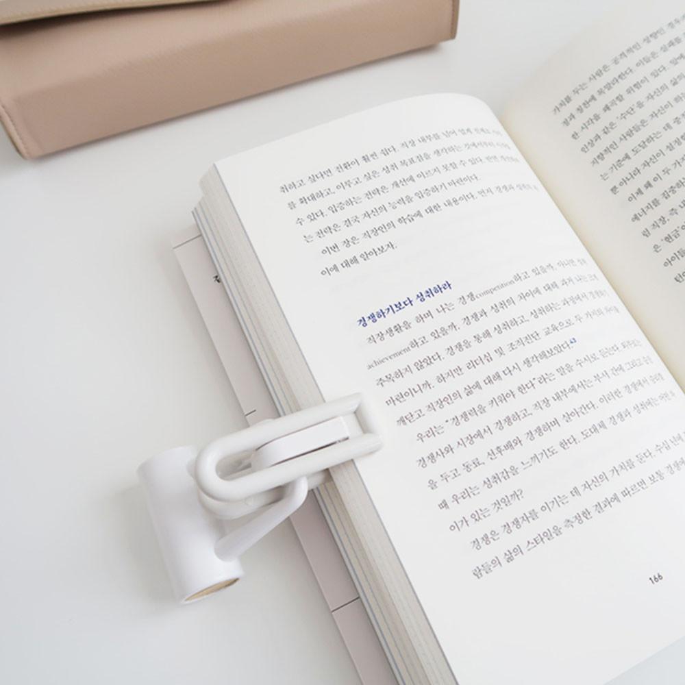 화이트 북스토퍼 휴대용독서대 책집게 문진 북홀더