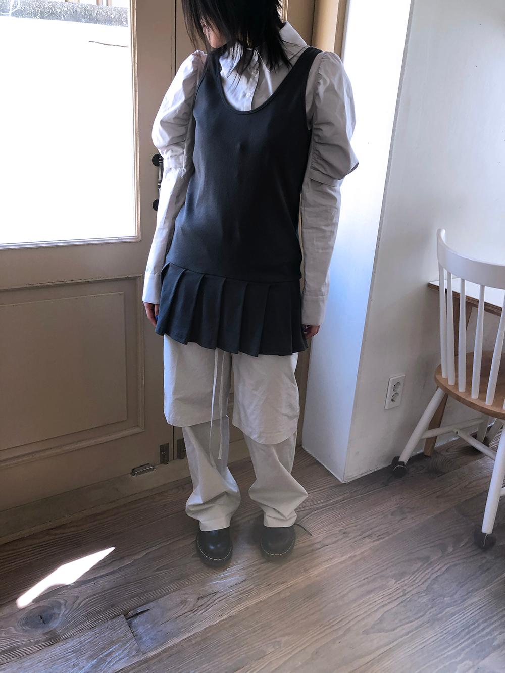 Pleated short dress (2c)