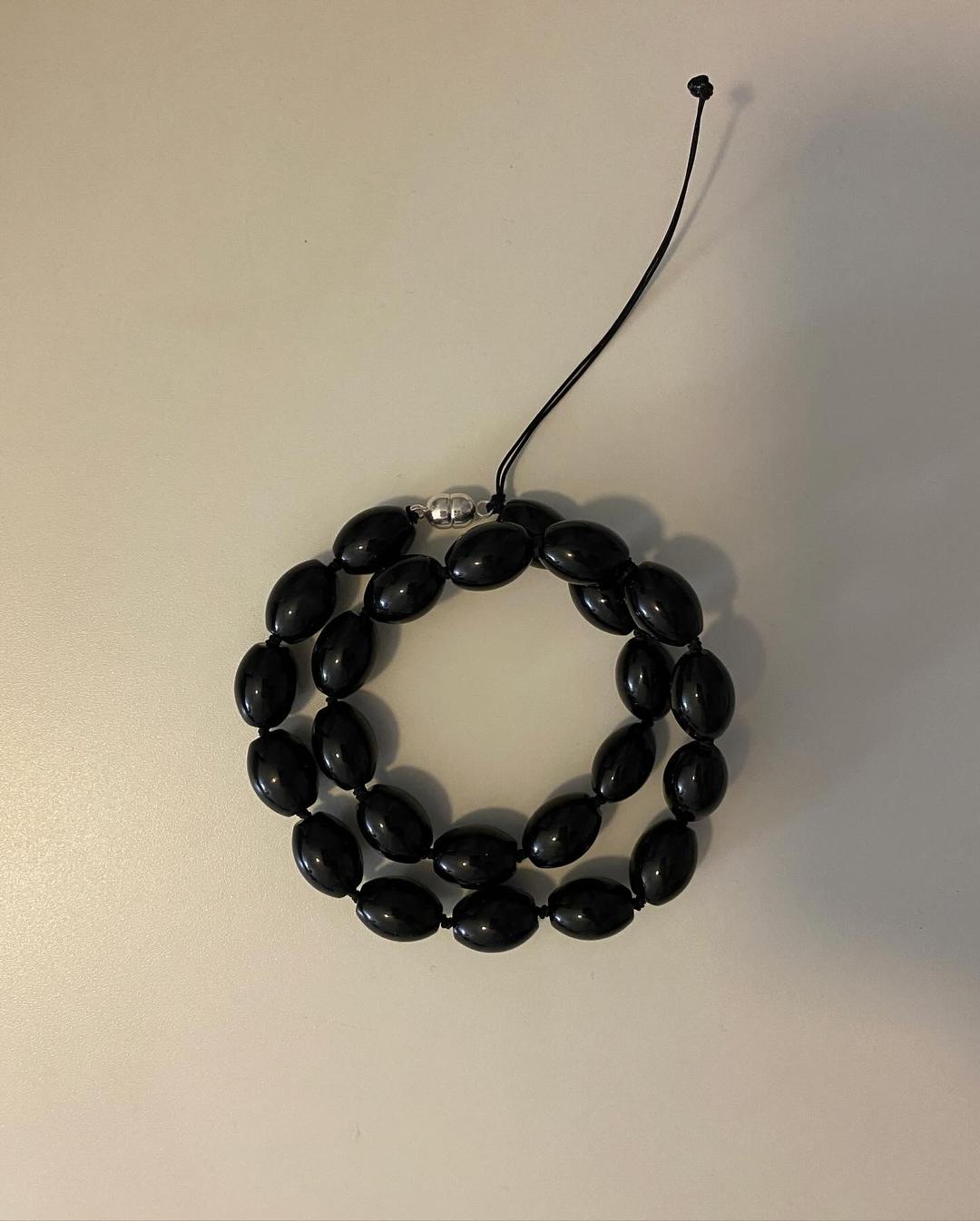 Oval onyx necklace