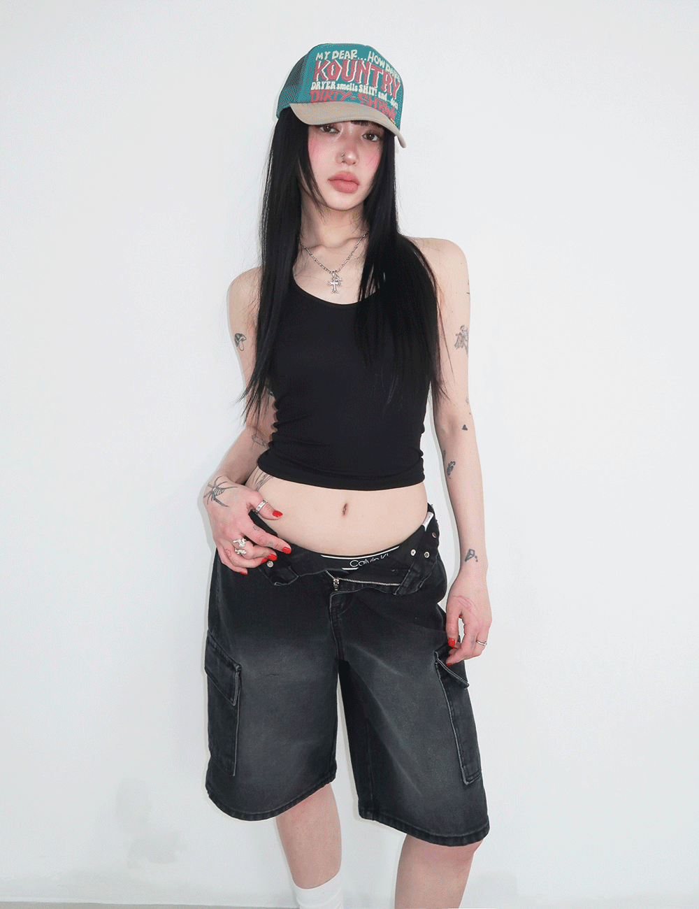 위위미유 BLACK WASHED BERMUDA JORTS / 블랙 워시드 버뮤다 조츠