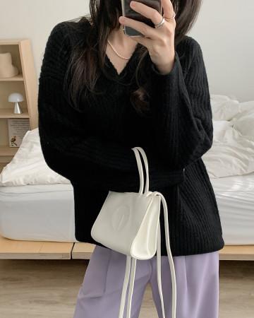 이런 상품 어때요? 캘빈클라인 여성 오버사이즈핏 브이넥 블랙 메리노 울 블렌드 니트 스웨터