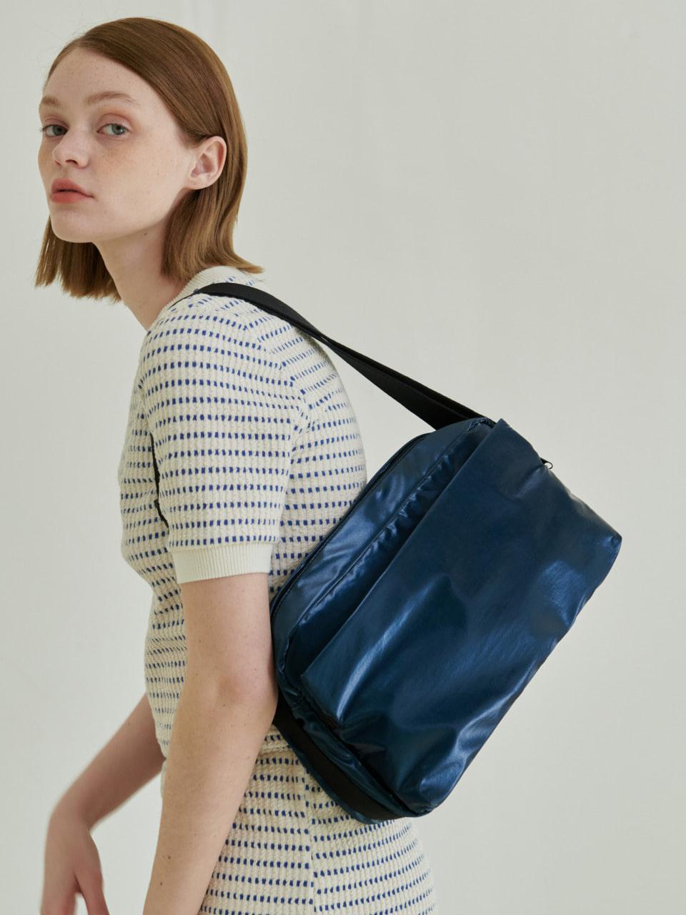 Rectangle Messenger Bag_Glossy Navy