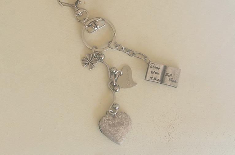 [cozing] Vintage keyring