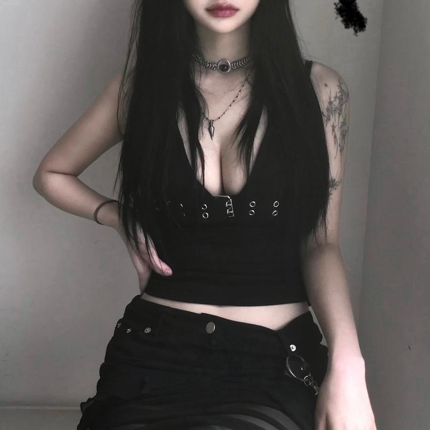 Halter-neck buckle sleeveless
