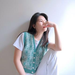 Blossom Vest pattern by Soumine KIM