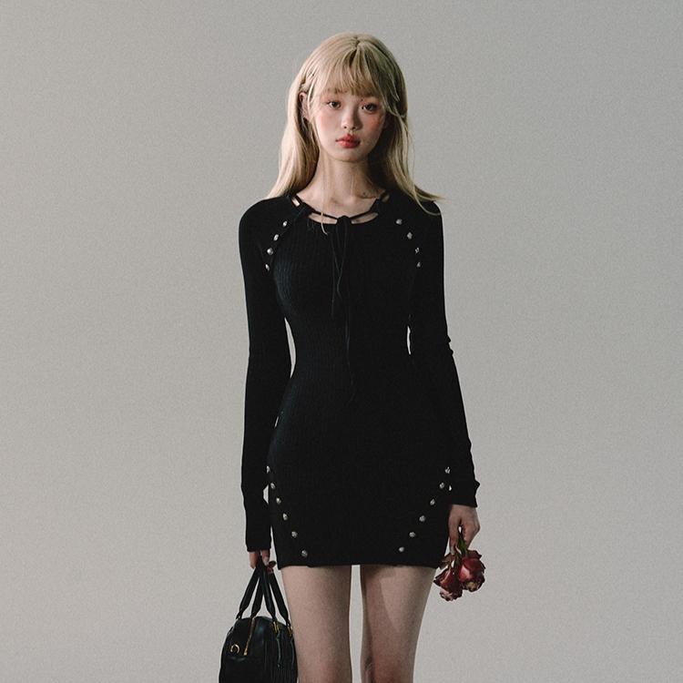 OAKMOO 오크무 블랙 슬림 리본 롱슬리브 니트 원피스