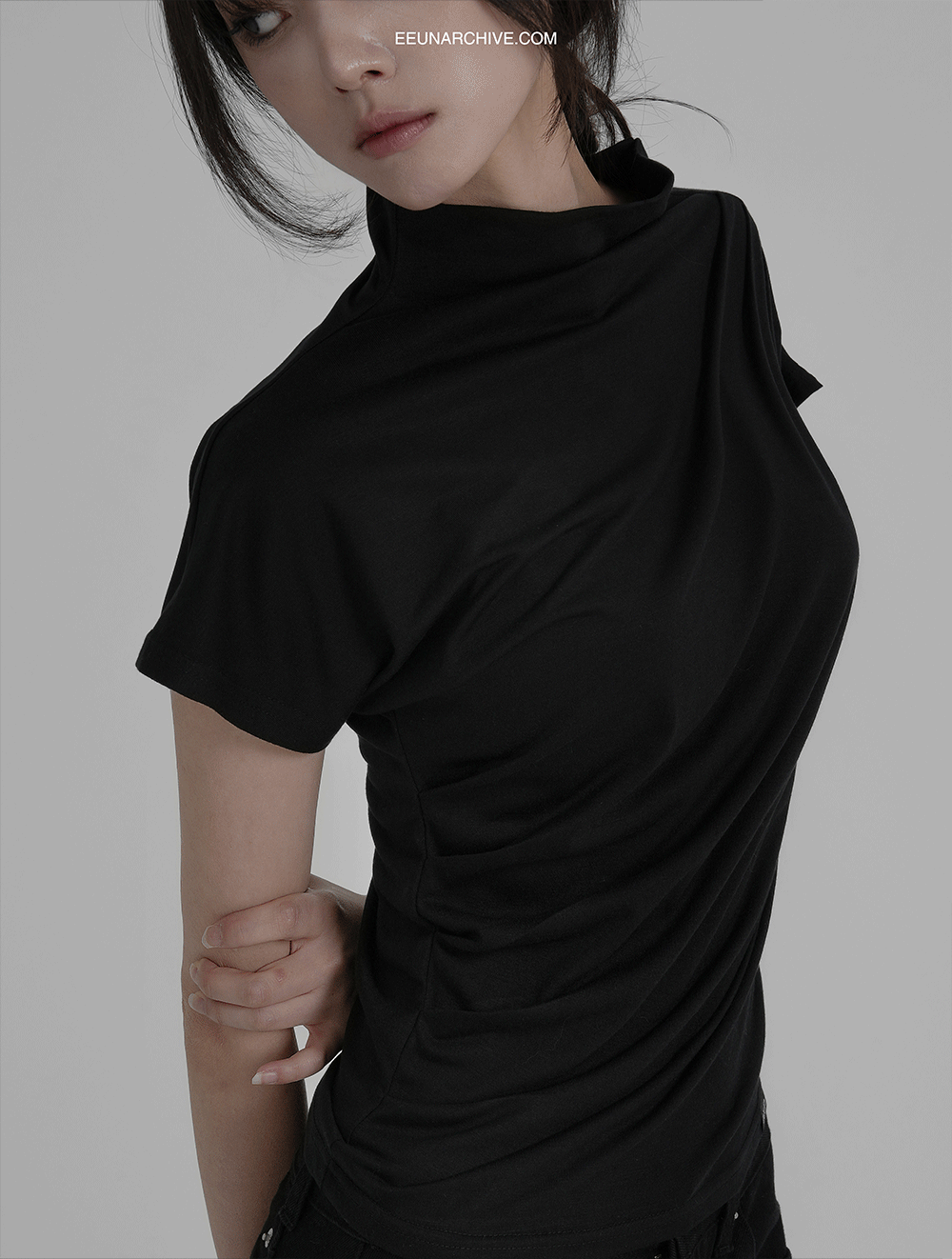 이은 [ EEUN MADE ] Unbal Shirring turtleneck Top