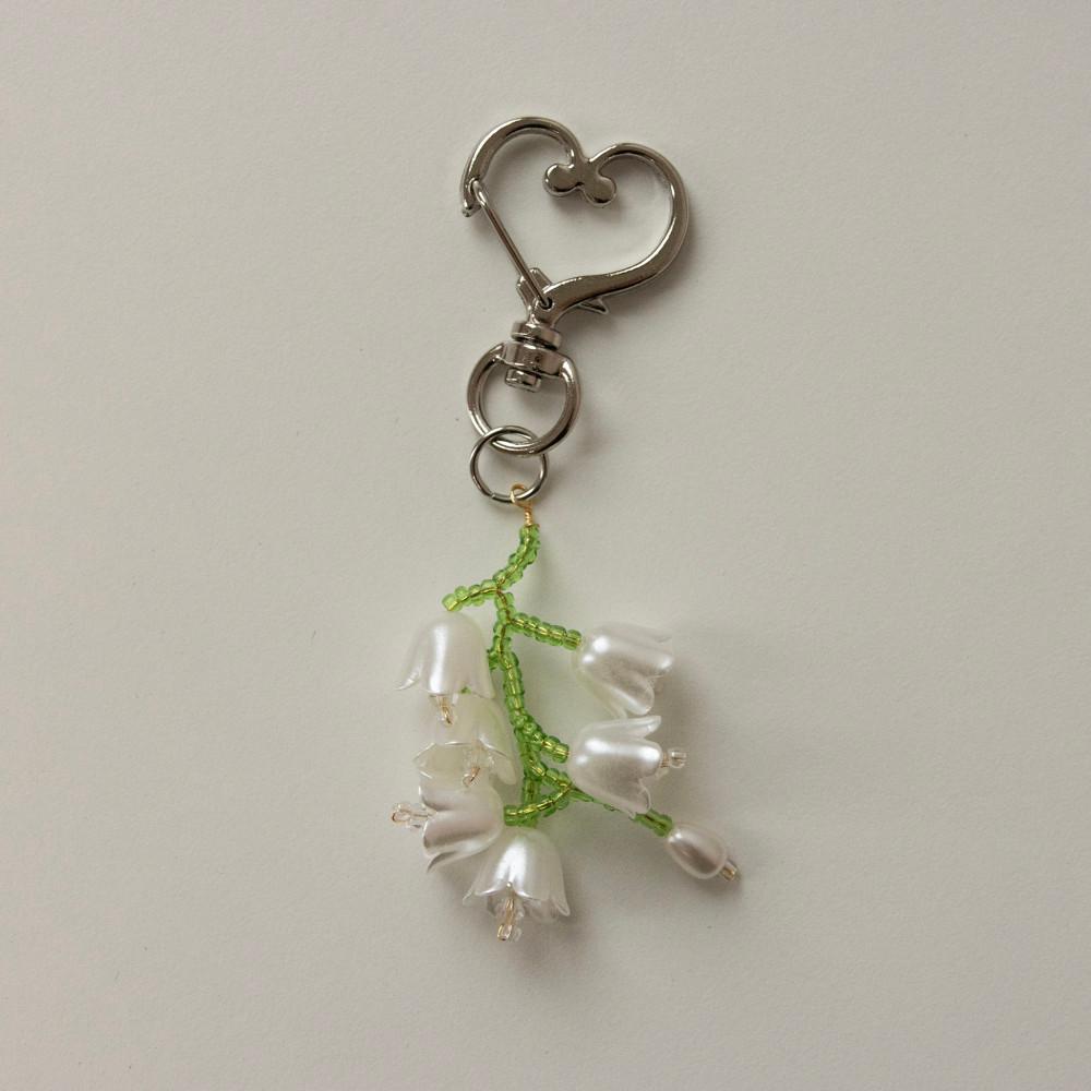 [구메구메] 흰 은방울 하트 고리 비즈 키링