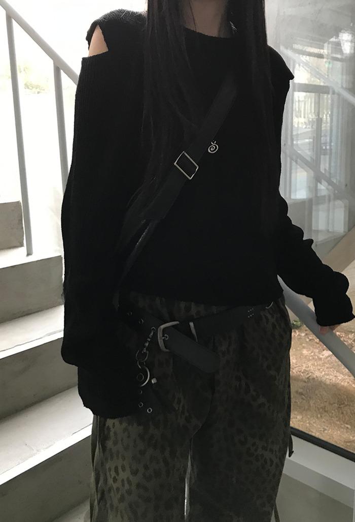 버튼 숄더 니트 (S/S)