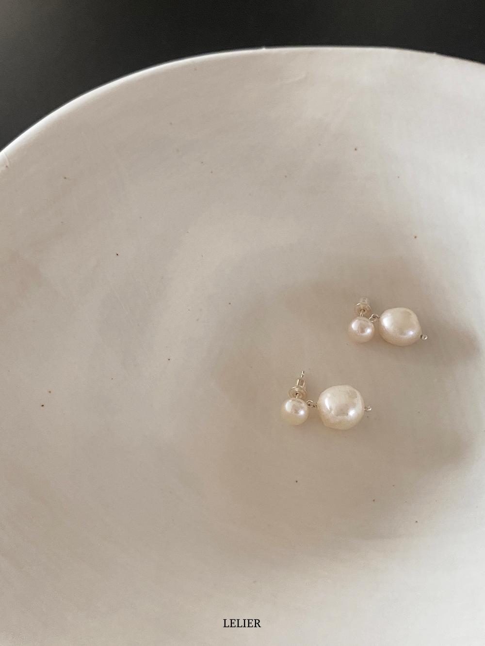 dear pearl earring