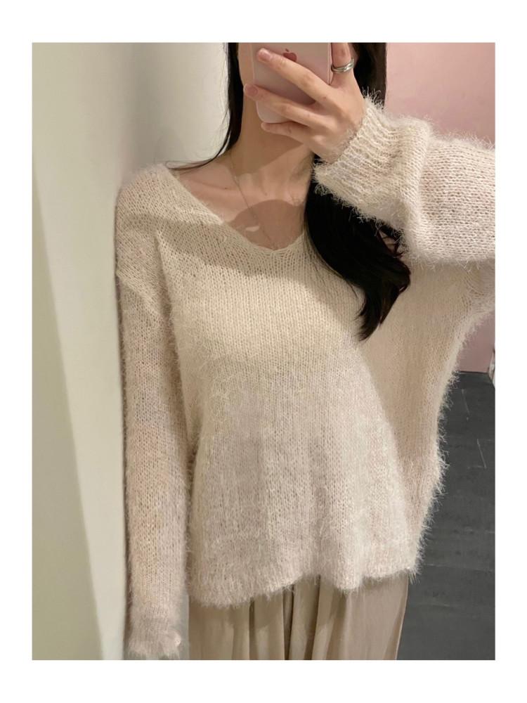 깃털 브이넥 루즈핏 니트