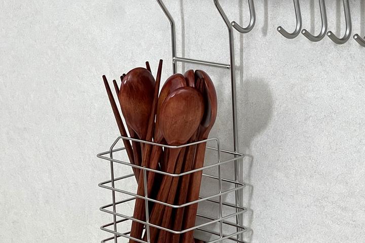 [5%쿠폰] 판 와이어로 아래로 빠지지 않는, 물빠짐 스텐 수저통 (걸이형)