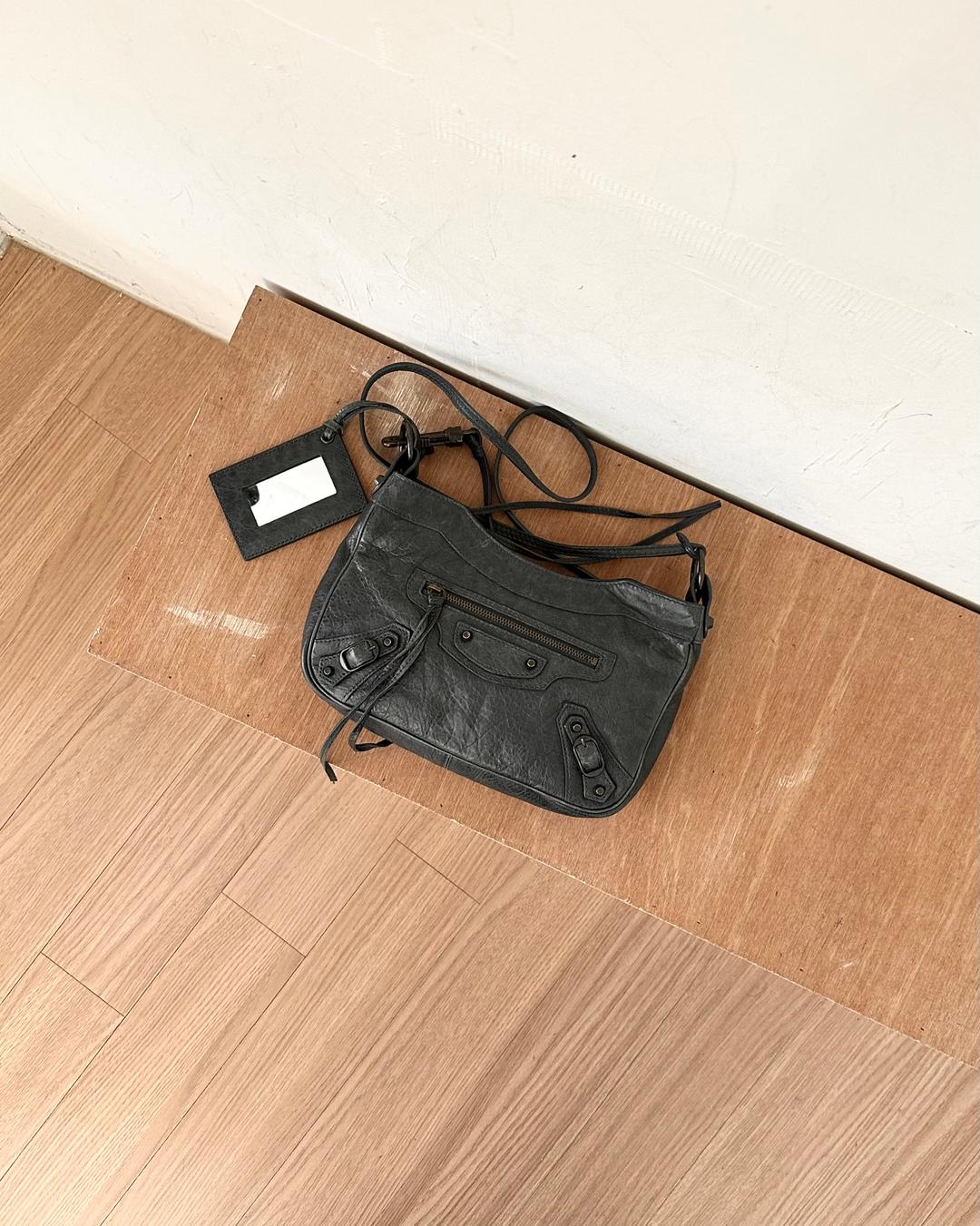 발렌시아가 그린 모터 크로스백