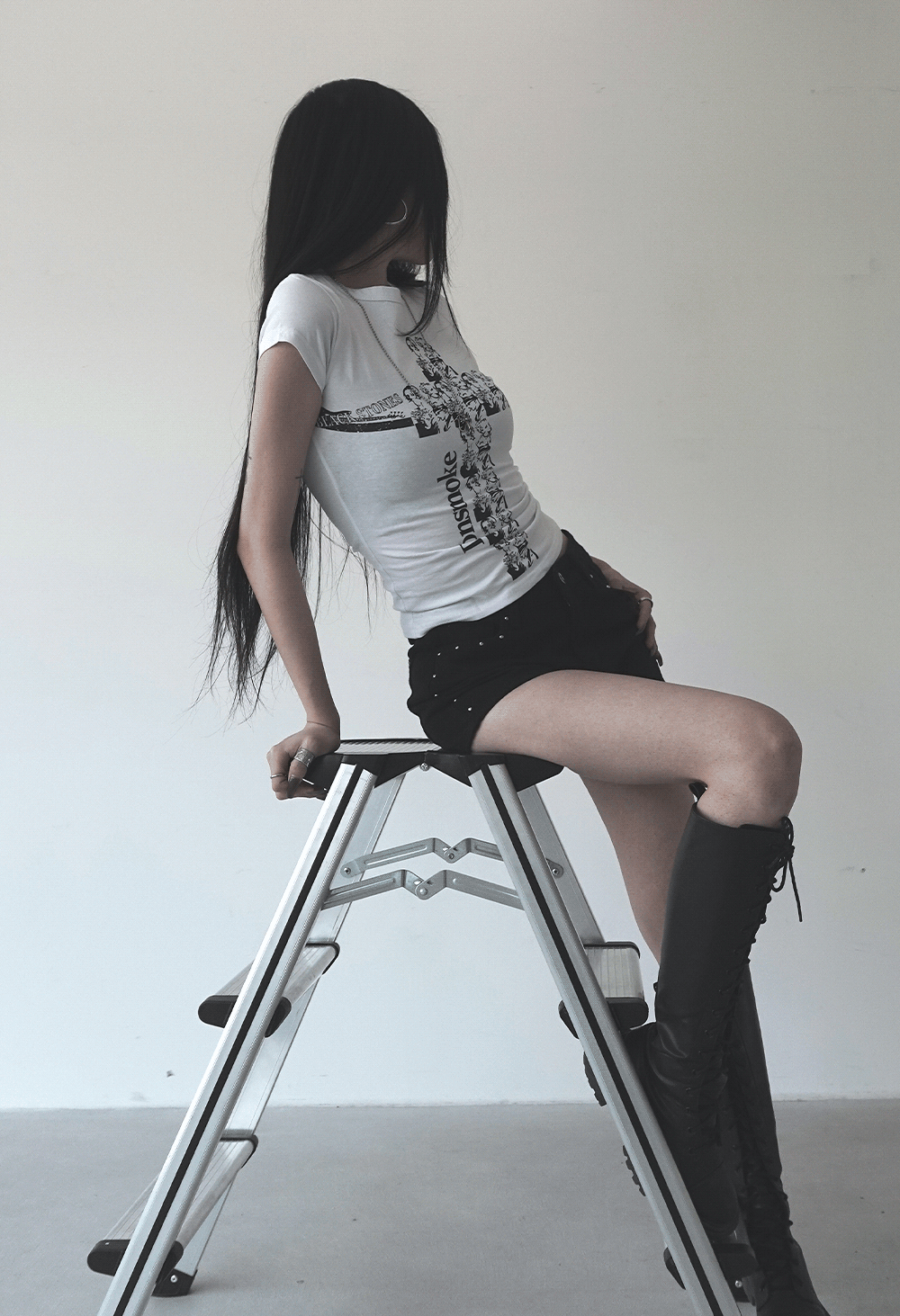 어반유니크 nana cross short sleeve T