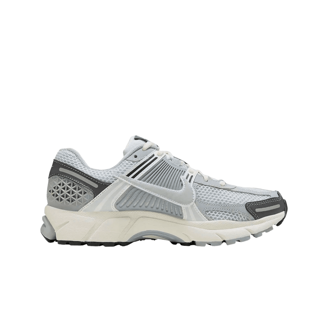 (W) Nike Zoom Vomero 5 Pure Platinum Metallic Silver