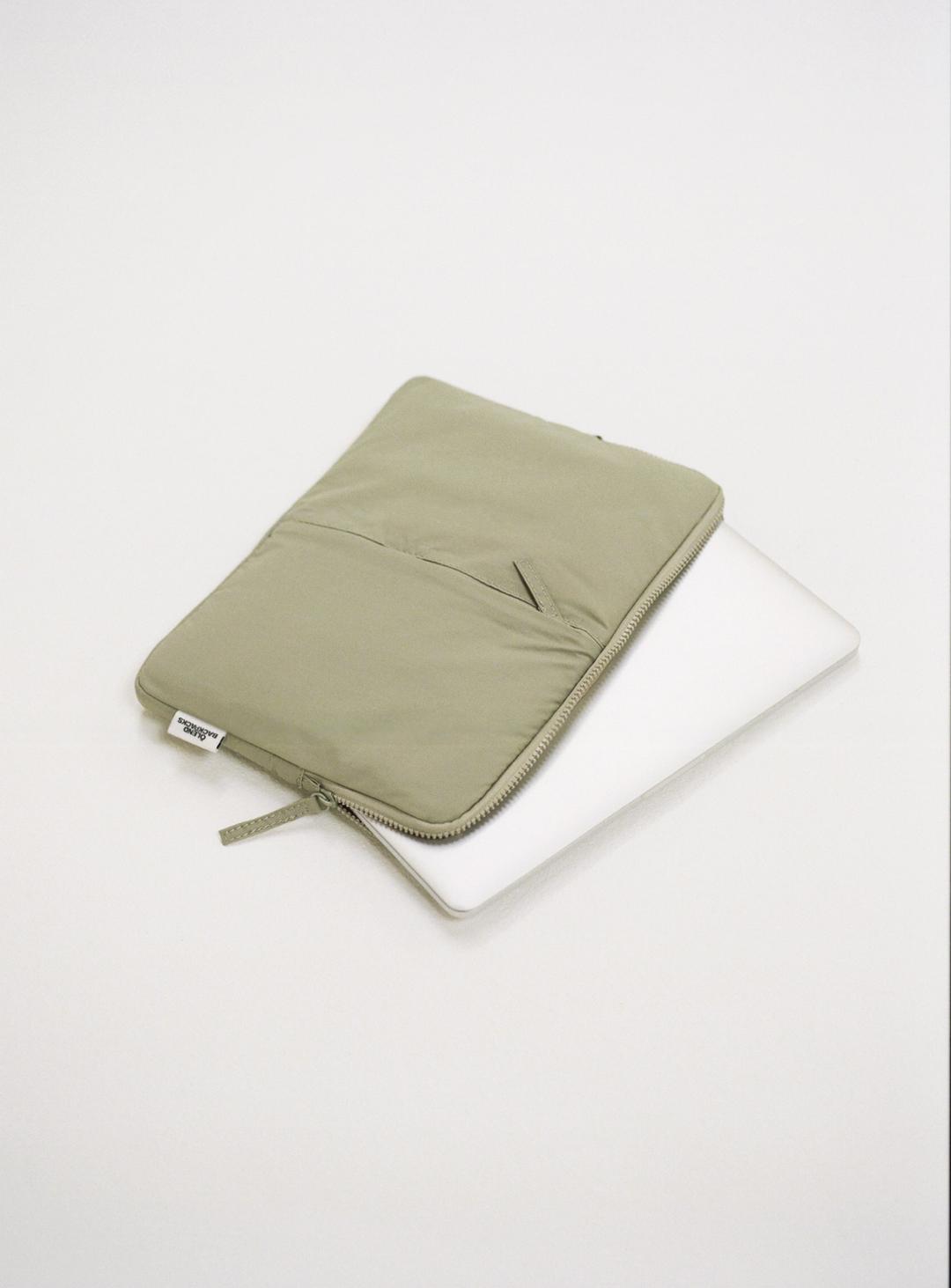 Padded Laptop Sleeve - 13” & 14” laptop / Olive