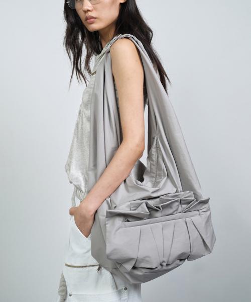 FOLDED POUCH SHOULDER BAG (UNISEX) LIGHT GRAY