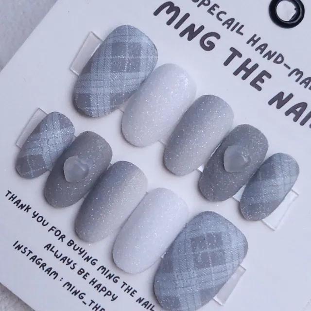 퓨어화이트 뿌링글리터 다운그레이 체크네일팁