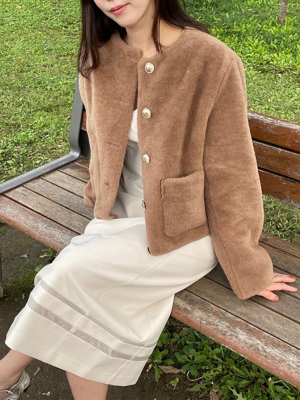 [온라인 단독] 라운드넥 퍼 자켓_L254PSG101