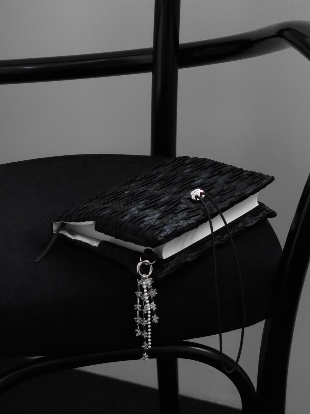 [Pre-Order 11/15 부터 순차 출고] Signature Book Cover - Black (Handmade) / Glow Key Ring SET