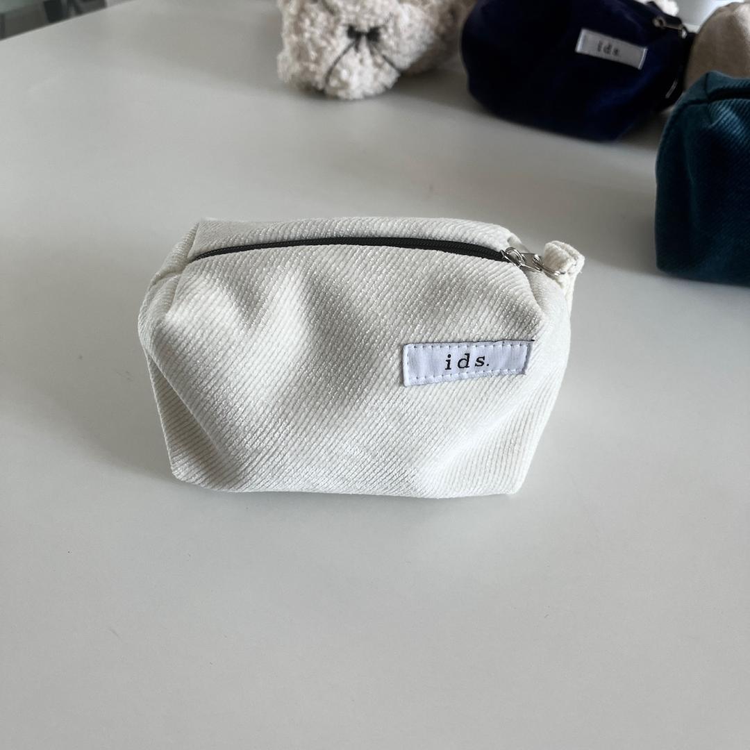 투일 화이트 네모 파우치