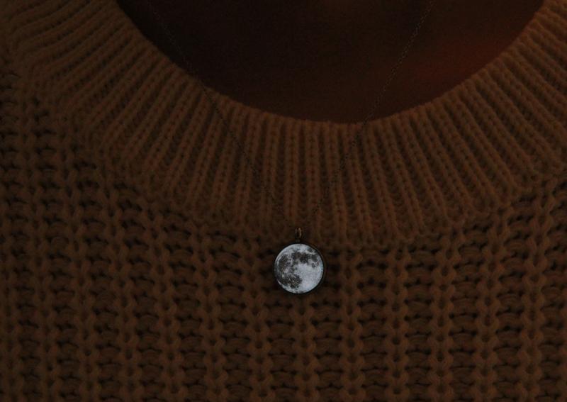 럭키문 야광 이니셜목걸이