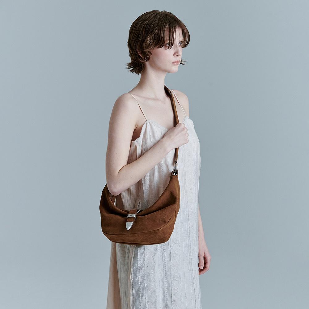 BELTED HOBO MEDIUM_chestnut nubuck