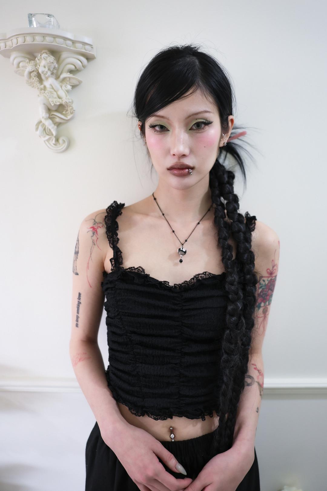[Pink orchid house] Shirring lace frill top (3color) (Black)