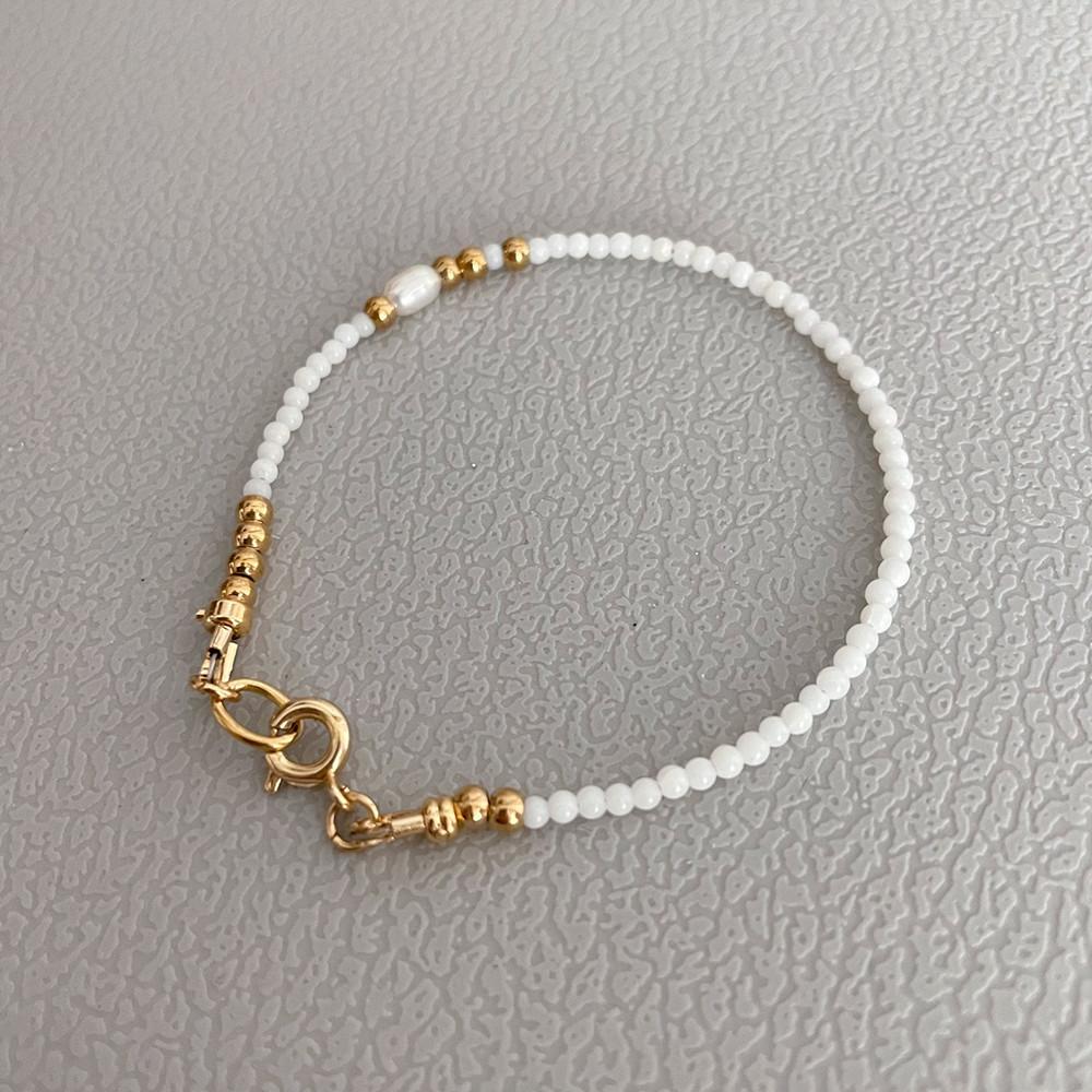 화이트 산호석 포인트 골드 팔찌