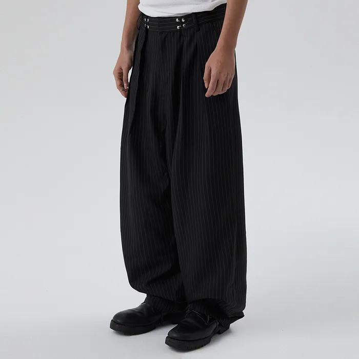 TWO TUCK STRIPE SLACKS [BLACK]