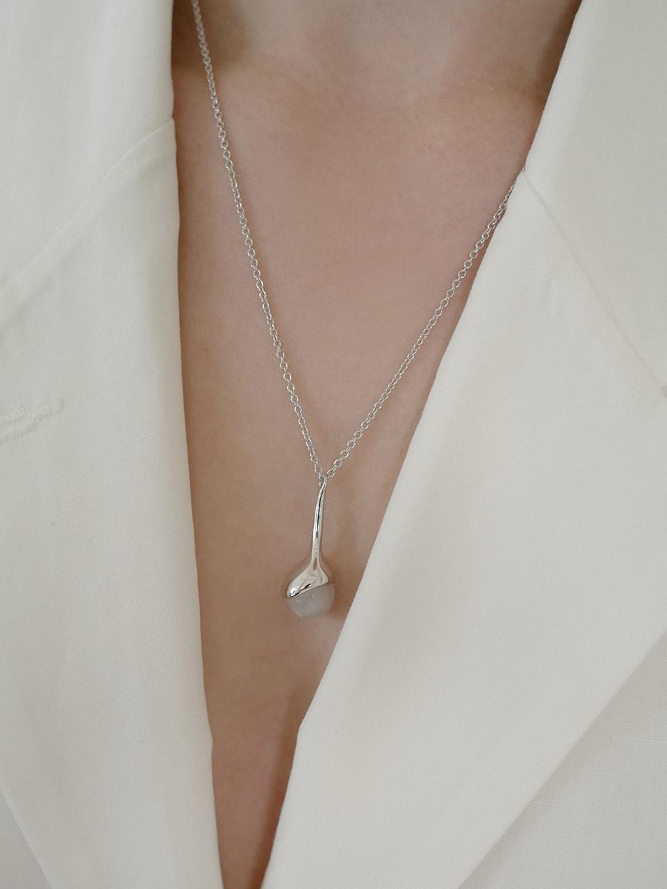 stone bud necklace (moonstone)