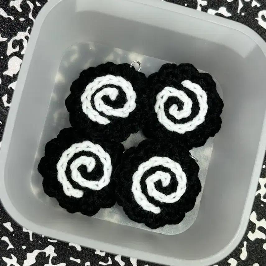 new블랙 나루토마키 어묵칩 뜨개키링