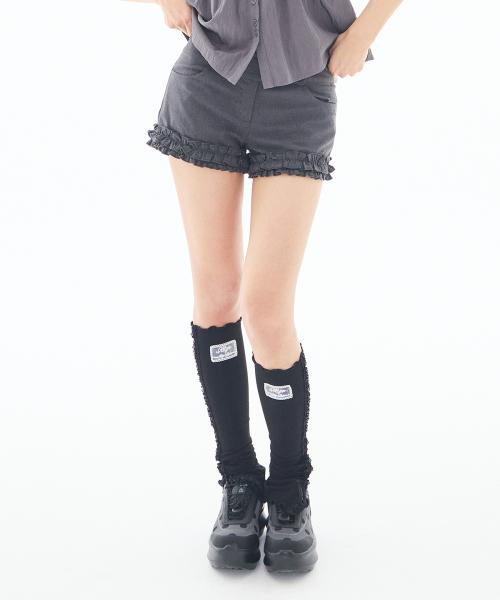 프릴 로우 버튼 쇼츠 차콜