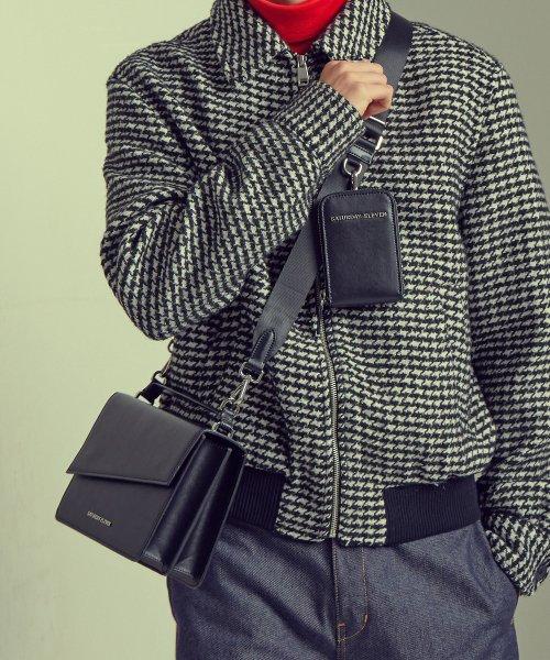 톱스티치 레더 핸들 크로스 바디백