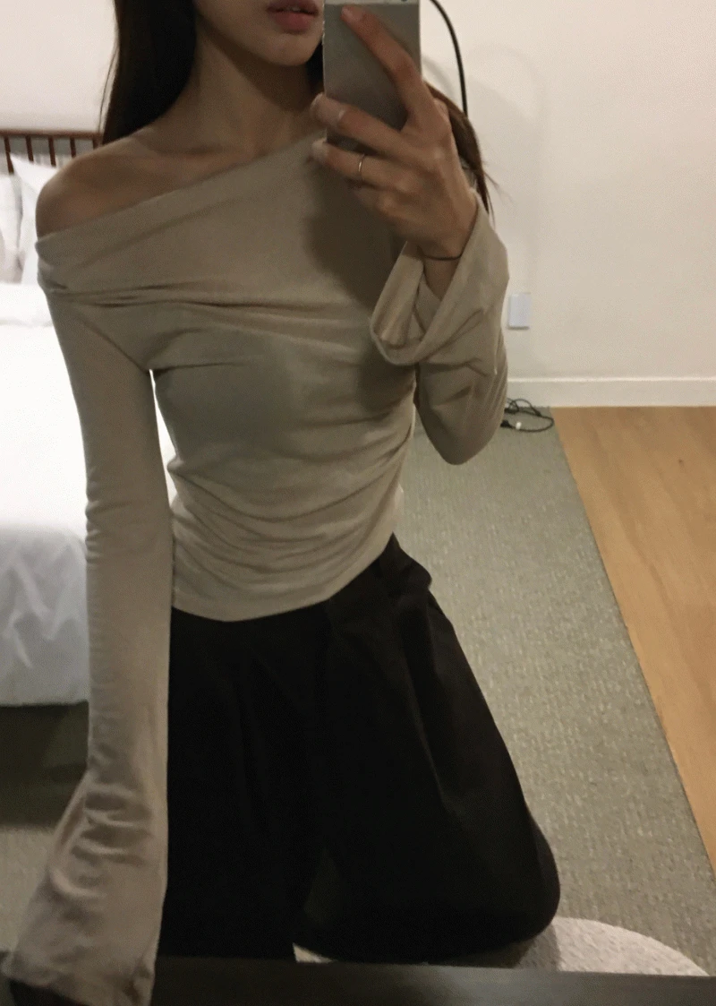 [ -3kg / 여리핏 ] 데일리 드레이프 오프 숄더 롱슬리브 T