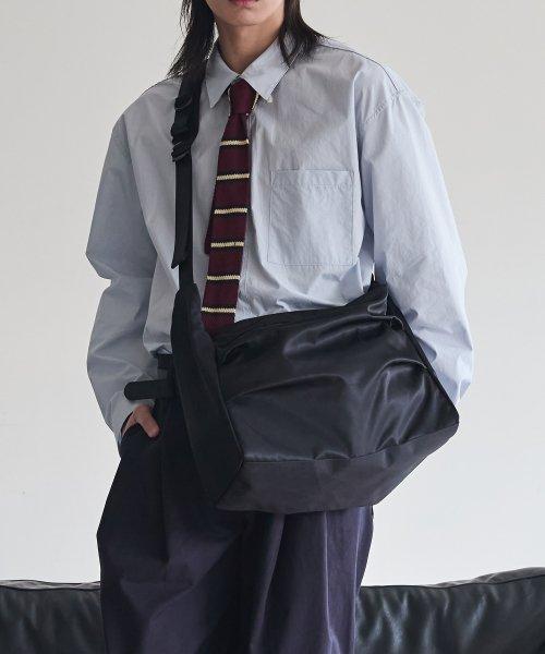 파라슈트 메신져백