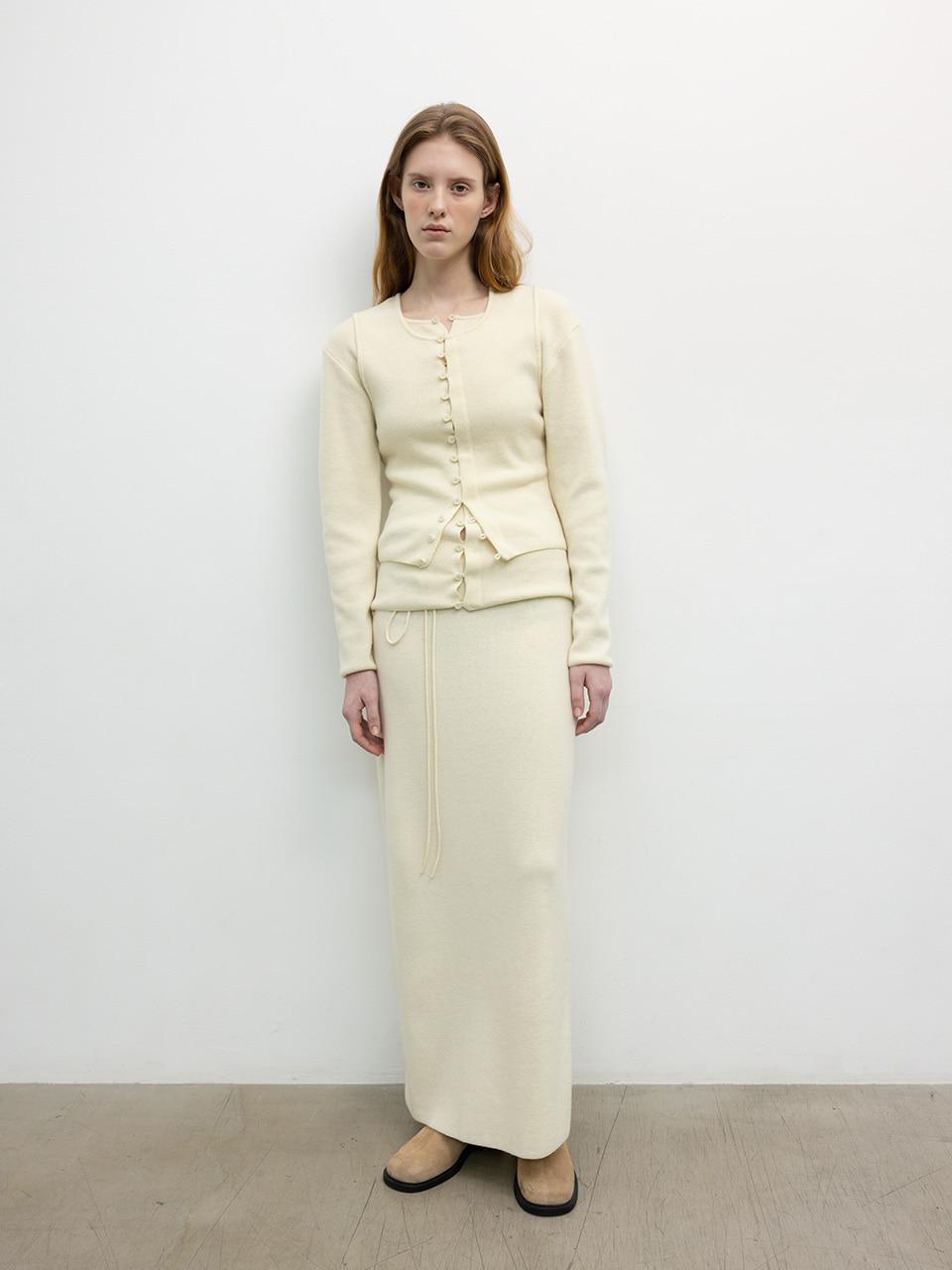 BUTTON DOWN SLEEVELESS KNIT TOP [IVORY]