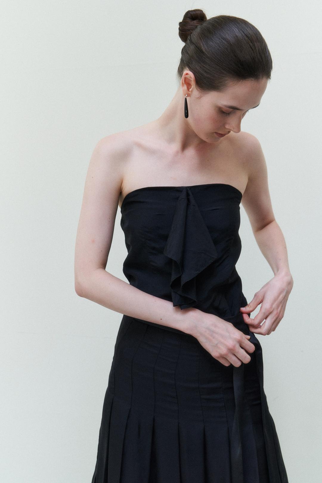 MOVI FRILL TUBE TOP / BLACK
