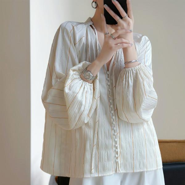 WANGER White Leaf Flower Sleeve Loose V-neck Thin Shirt