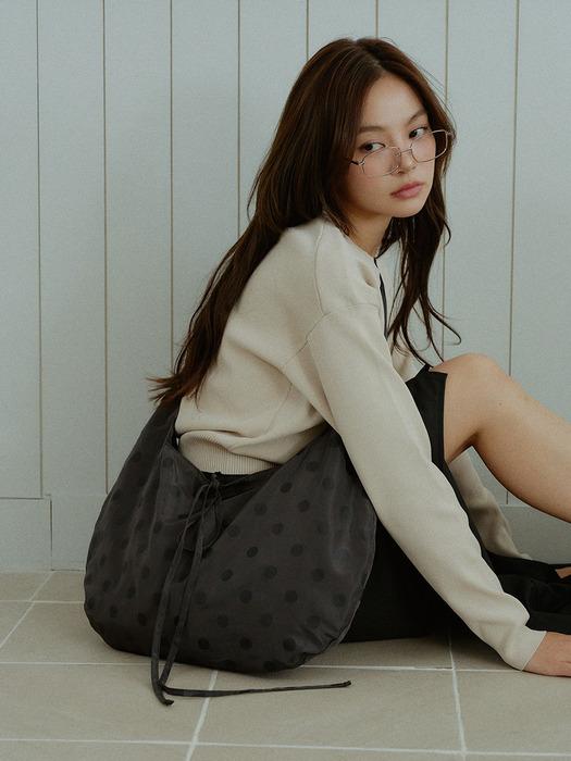 리본 숄더백 - 도트 챠콜