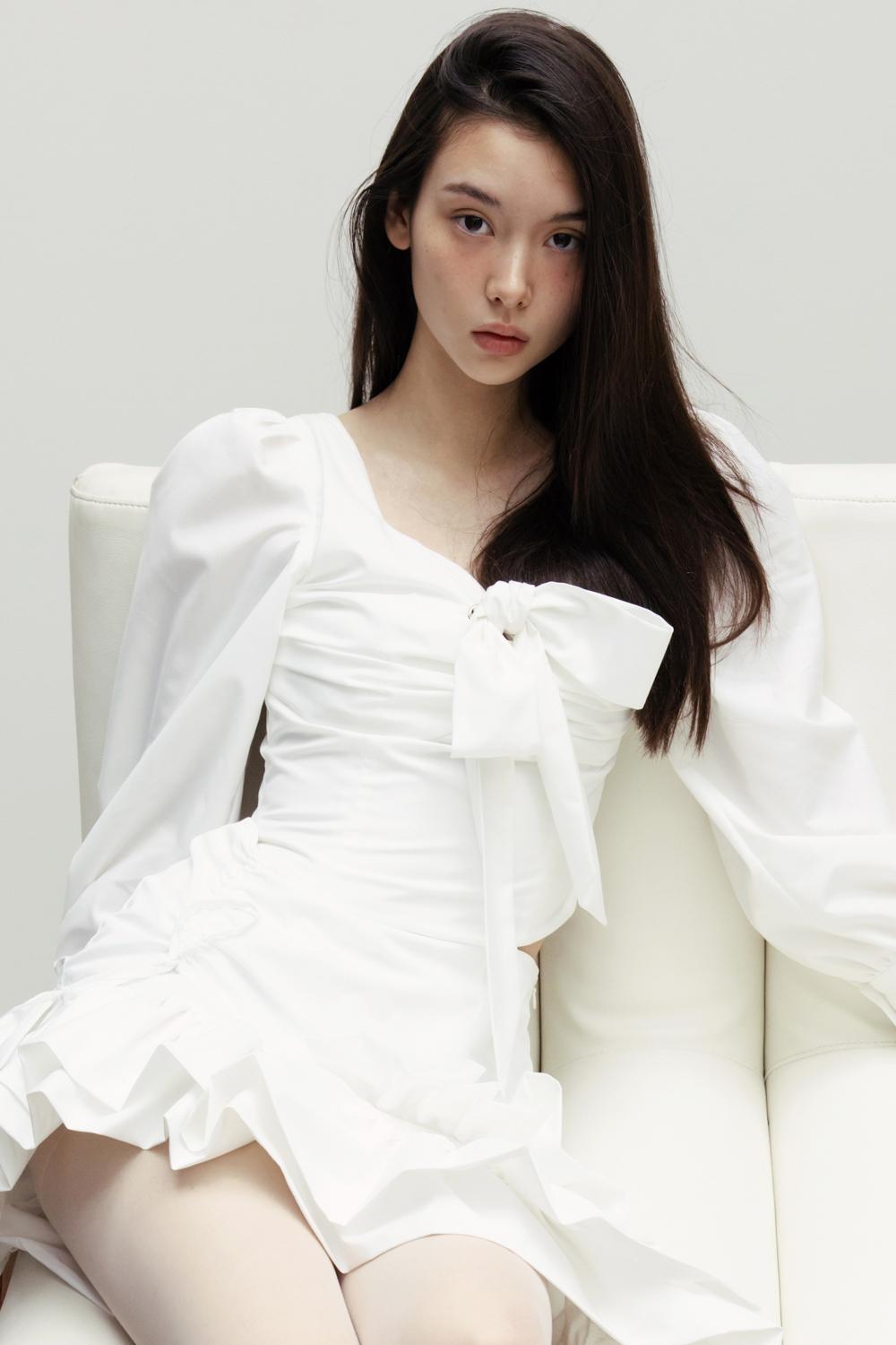 [9/27일 예약배송] SHIRRING CORSET SILHOUETTE LINE TOP_TT4W207IV