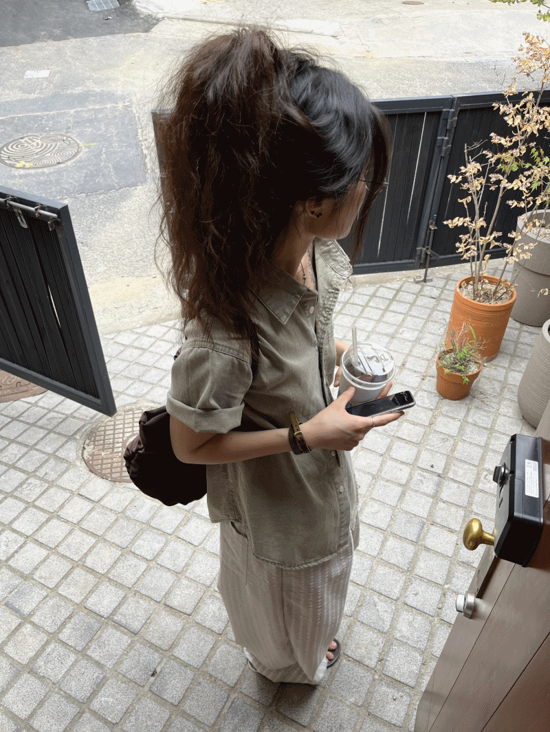 모래하우스 페일 워싱 하프셔츠