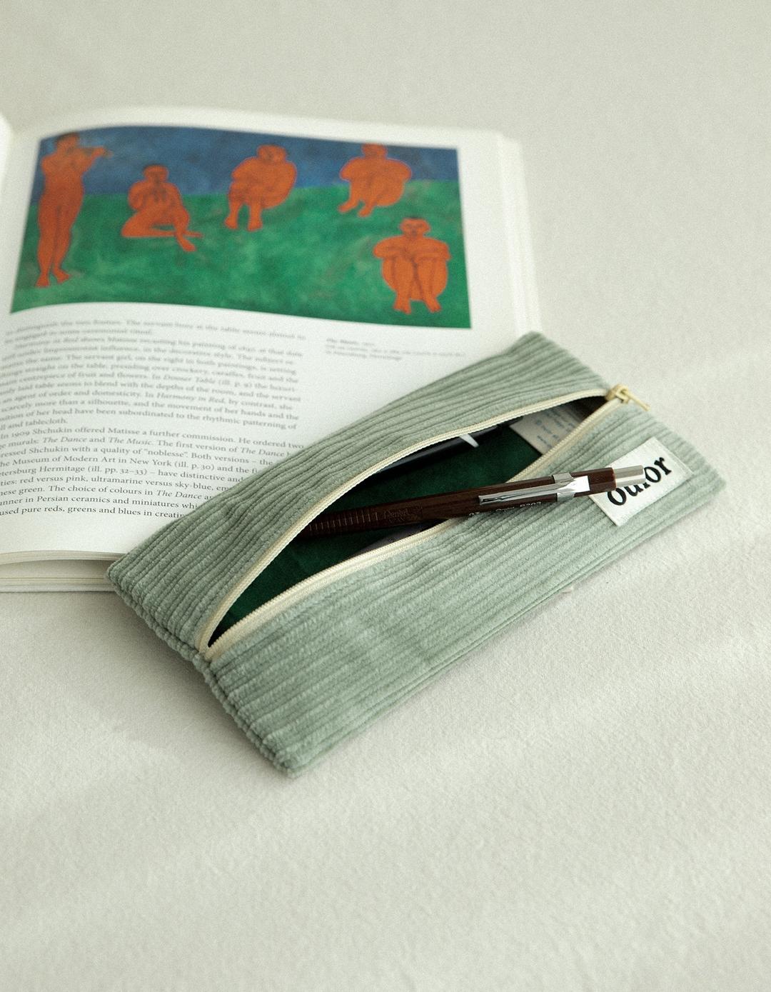 ouior flat pencil case - corduroy warm mint (middle zipper)
