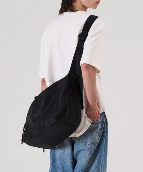 나일론 버킷 크로스백 [BLACK]