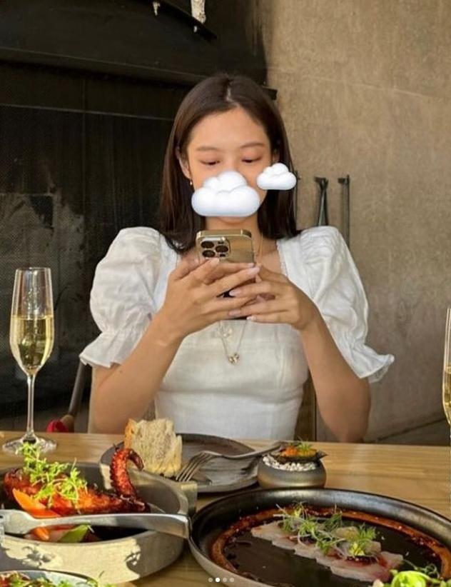 블랙핑크 제니 착용 에스파 윈터 공항패션 리포메이션 에비안나 린넨 원피스 화이트