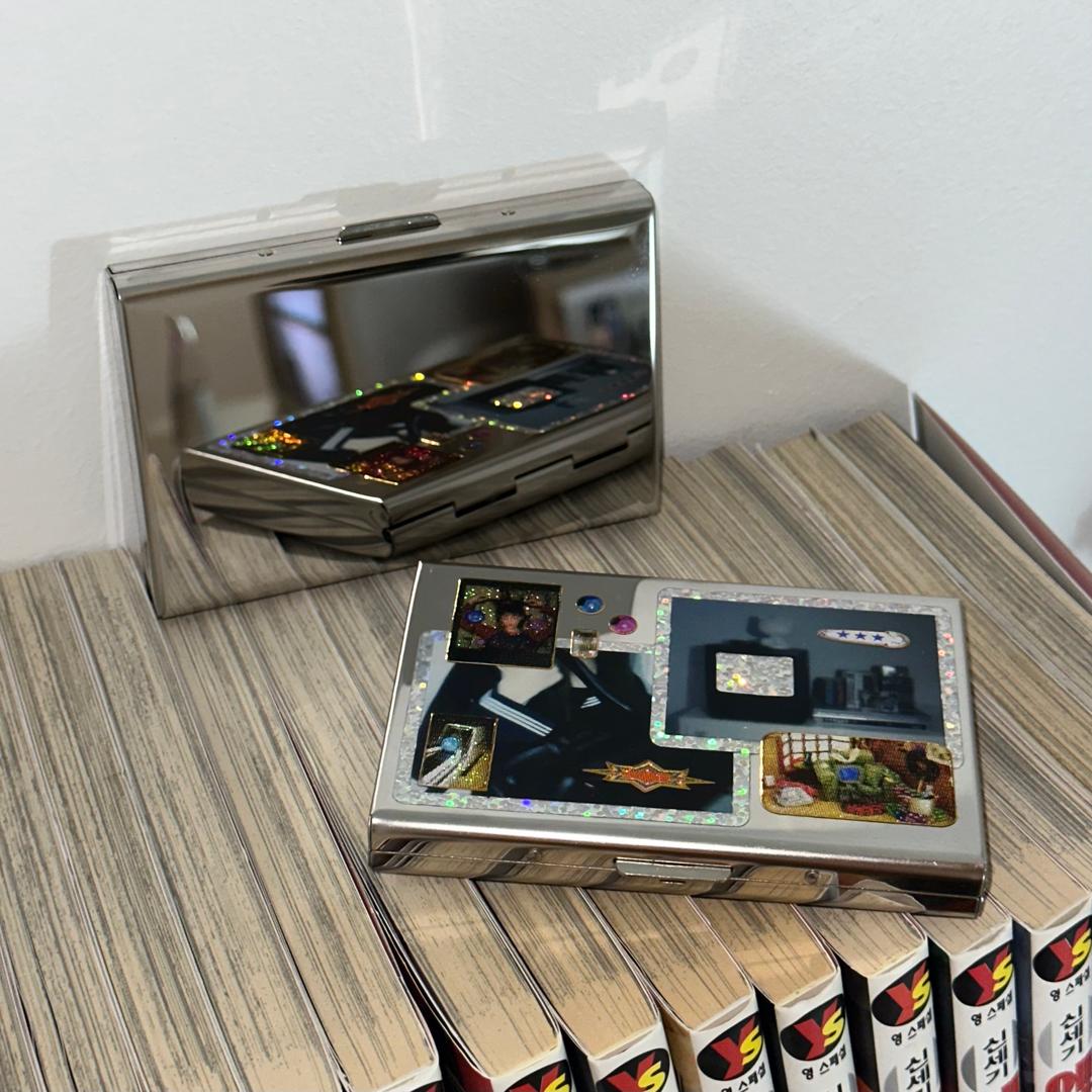 silver mirror wallet