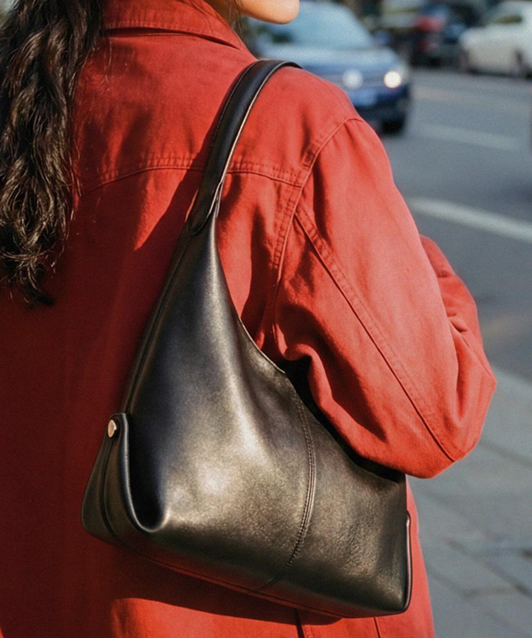 시야쥬 SIAC3076 Lambskin Flow Bag M_Black